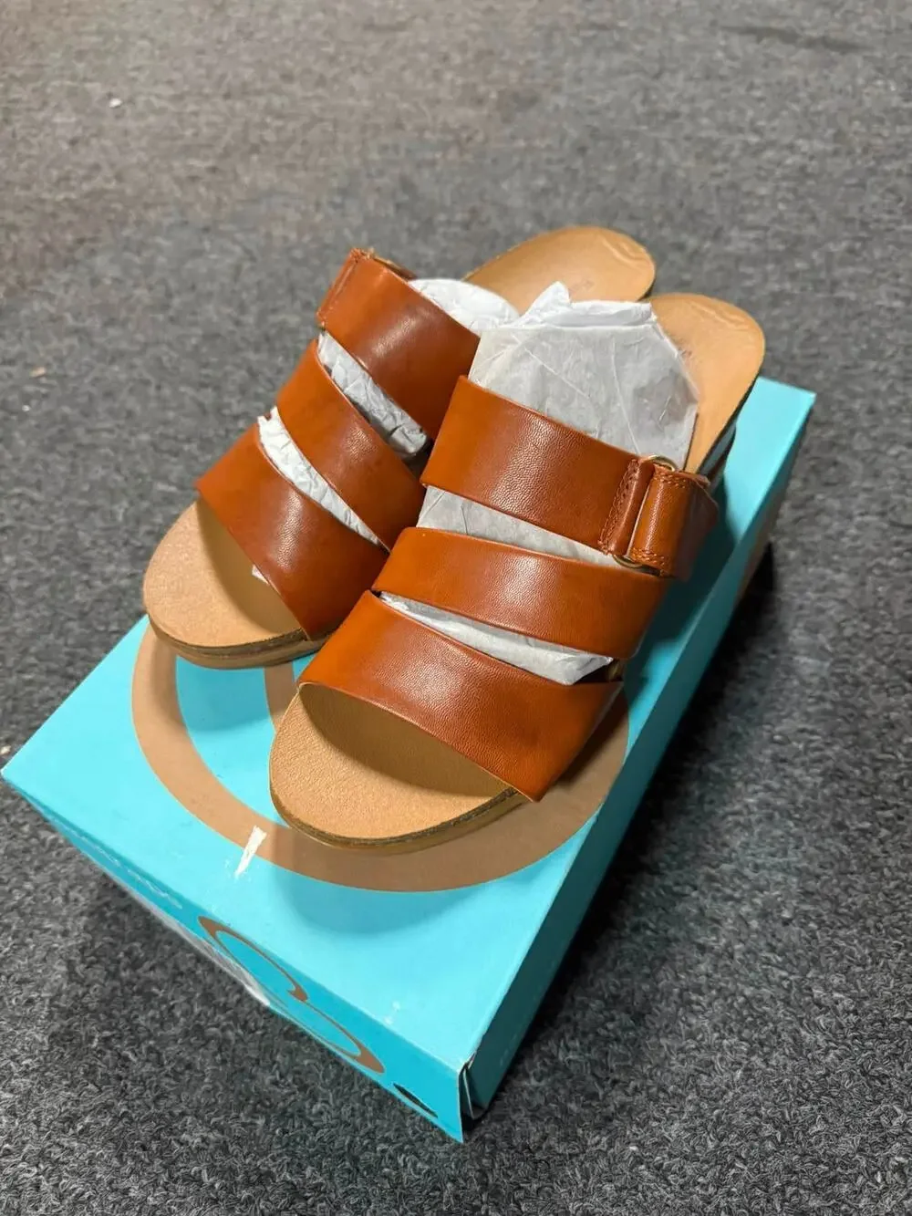 New Ladies Baretraps Dark Caramel Michi Wedge Sandals - Size 8.5